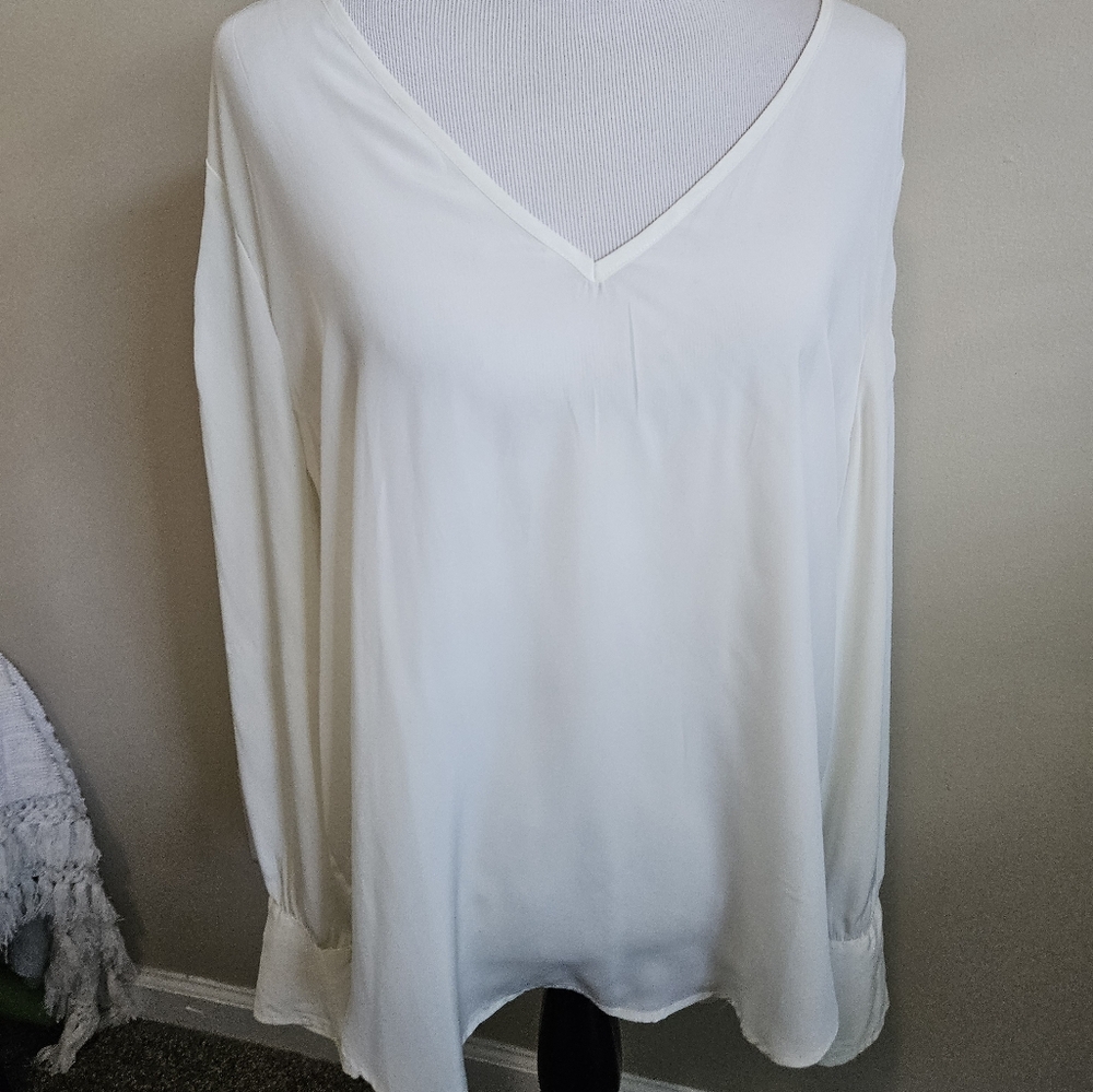 NWT Leigh Elegant White Women's Top With Lace accent Size XL. - Picture 8 of 14
